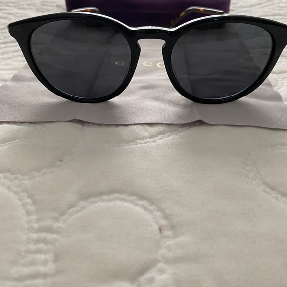 Gucci Sunglasses - Picture 4 of 7